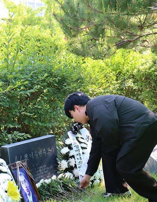 A student offering flowers.